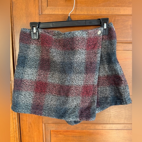 Free People Skort Size Medium (8) Emmy Mini Tweed Wrap Skirt Gray Red Plaid - Picture 2 of 7